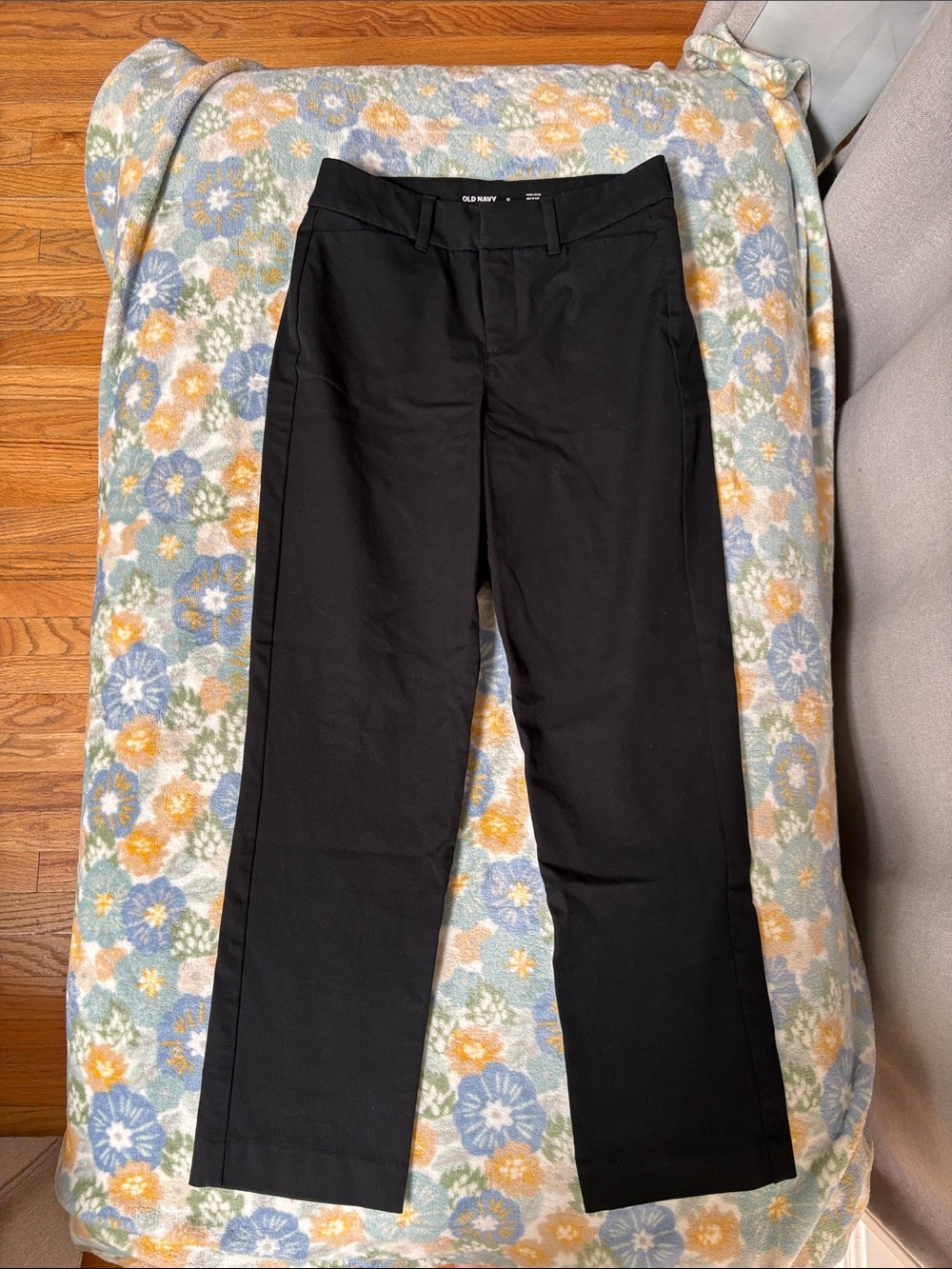 NWOT Old Navy Black Straight-Leg Women’s Jeans